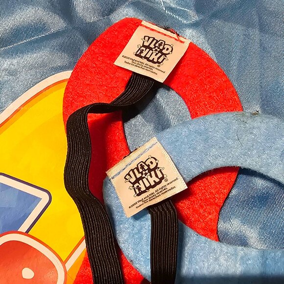 Vlad and Nikki Cape and Mask Set - Picture 3 of 9